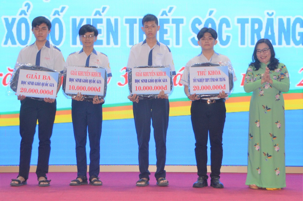 Học bổng Lương Định Của trị giá trên 1,1 tỷ đồng đến với học sinh Sóc Trăng - 1 Học bổng Lương Định Của trị giá trên 1,1 tỷ đồng đến với học sinh Sóc Trăng - 1