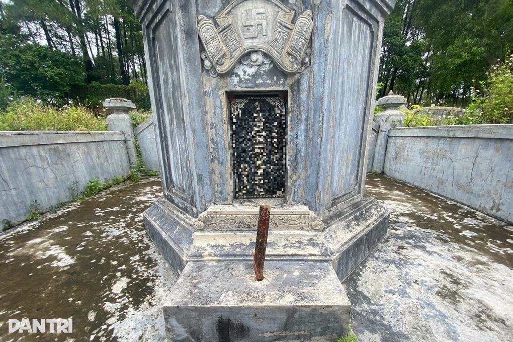 Hàng nghìn ngôi mộ phía sau chùa Thiên Mụ bị cắm cọc gỗ có ghi số - 2 Hàng nghìn ngôi mộ phía sau chùa Thiên Mụ bị cắm cọc gỗ có ghi số - 2