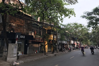 Tránh dịch Covid-19, hàng quán Hà Nội đồng loạt đóng cửa, chỉ nhận ship