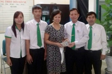 Tài xế taxi trả lại 100 triệu đồng cho hành khách