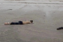 Nam thanh niên có nhiều hình xăm tử vong trên bãi biển