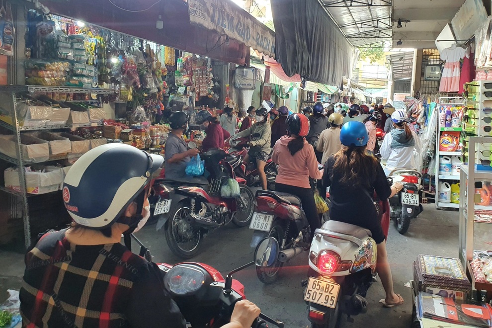 Cần Thơ: Siêu thị, chợ đều hết sạch rau, thịt trước giờ giãn cách xã hội - 1 Cần Thơ: Siêu thị, chợ đều hết sạch rau, thịt trước giờ giãn cách xã hội - 1