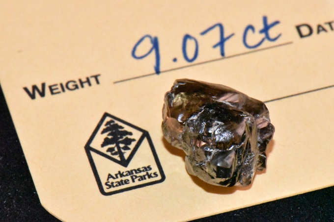 Mỹ: Tìm thấy viên kim cương 9,07 carat trong công viên - Ảnh 1.