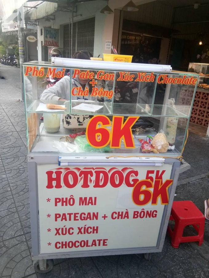 hình ảnh mới nhất của bé gái nằm ngoan dưới hộc tủ bú sữa bình, phía trên mẹ tất bật bán bánh mưu sinh - Ảnh 2. hình ảnh mới nhất của bé gái nằm ngoan dưới hộc tủ bú sữa bình, phía trên mẹ tất bật bán bánh mưu sinh - Ảnh 2.