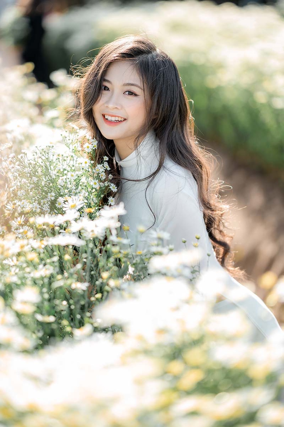 Cựu nữ sinh Ngoại thương đẹp dịu dàng bên cúc họa mi đầu mùa - 4 Cựu nữ sinh Ngoại thương đẹp dịu dàng bên cúc họa mi đầu mùa - 4