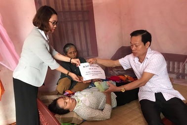 Hơn 125 triệu đồng của bạn đọc Dân trí trợ giúp nữ phụ hồ rơi từ tầng cao xuống đất