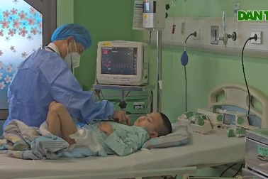 Mẹ đơn thân bế tắc trước 800 triệu đồng cho ca phẫu thuật ghép thận cứu con