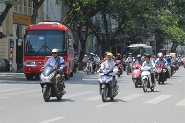 Nắng nóng bao trùm, có nơi 40 độ C
