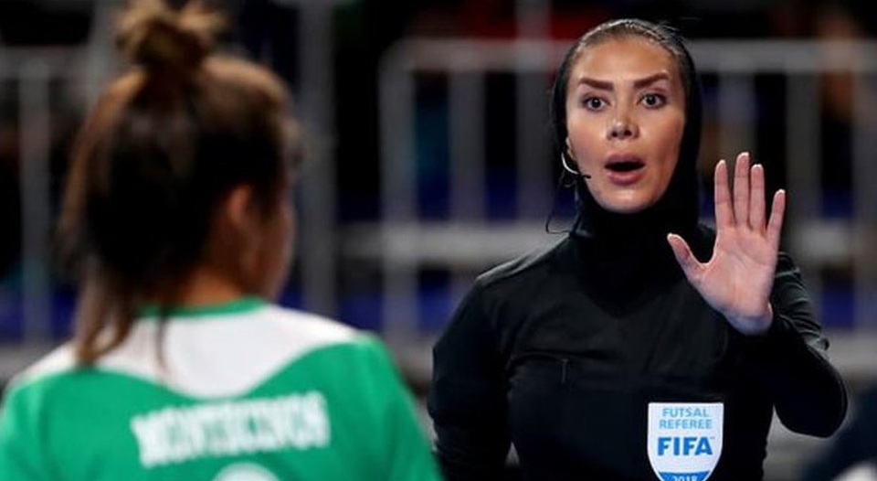 Vẻ đẹp ấn tượng nữ trọng tài bắt trận đấu của futsal Việt Nam - 6 Vẻ đẹp ấn tượng nữ trọng tài bắt trận đấu của futsal Việt Nam - 6