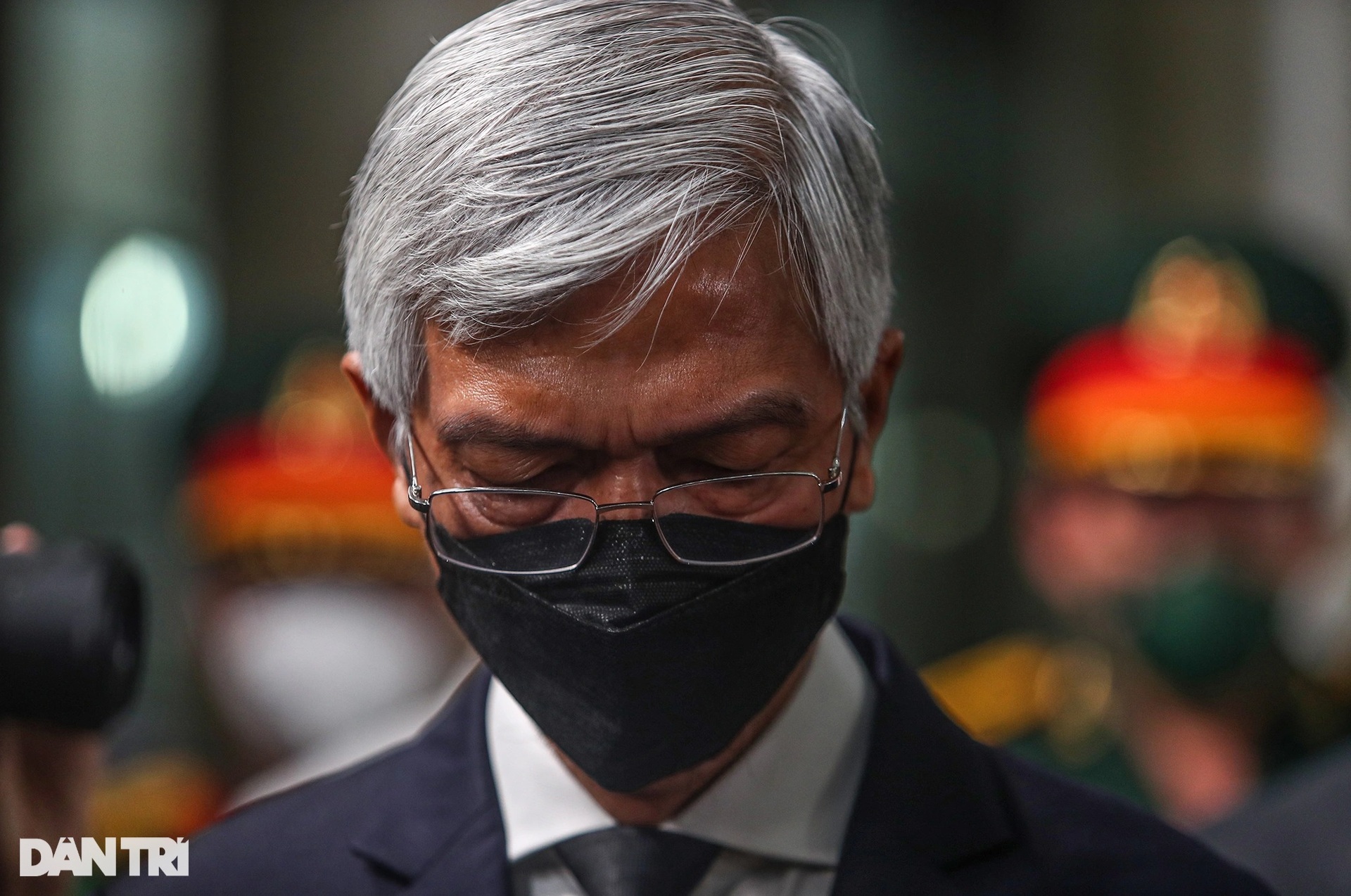 Người dân TPHCM tiễn đưa Phó Chủ tịch Lê Hòa Bình về nơi an nghỉ cuối cùng - 10 Người dân TPHCM tiễn đưa Phó Chủ tịch Lê Hòa Bình về nơi an nghỉ cuối cùng - 10