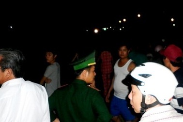 Công nhân vô cớ đánh người, người dân bao vây công ty