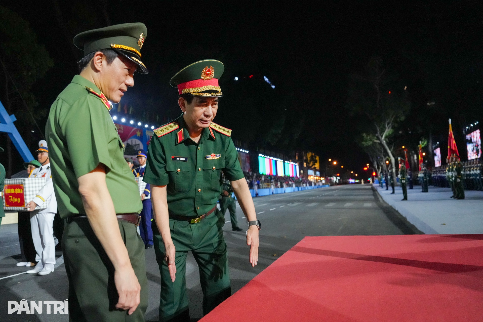 Bộ Quốc phòng và Bộ Công an kiểm tra hợp luyện diễu binh, diễu hành ở TPHCM - 4 Bộ Quốc phòng và Bộ Công an kiểm tra hợp luyện diễu binh, diễu hành ở TPHCM - 4