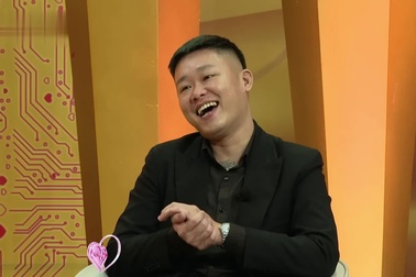 Chàng trai "ủ mưu" để có đêm đầu tiên với cô gái kém 4 tuổi