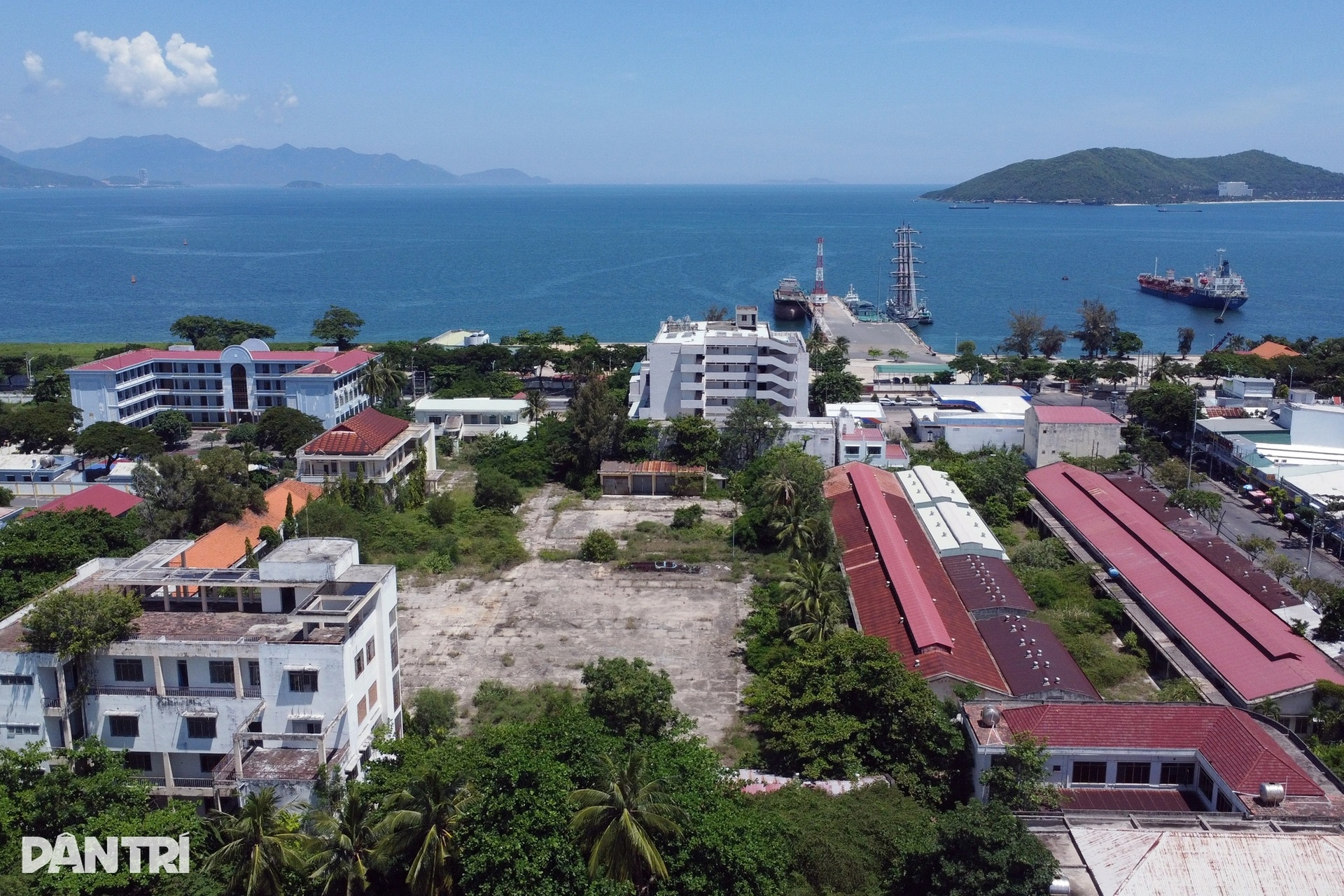 Những khu đất triệu đô ven biển Nha Trang bị bỏ hoang cho cỏ mọc - 7 Những khu đất triệu đô ven biển Nha Trang bị bỏ hoang cho cỏ mọc - 7