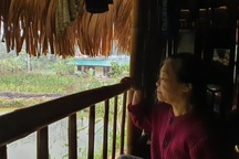 Thương người phụ nữ tật nguyền trong căn nhà nát "rung bần bật" khi gió lùa