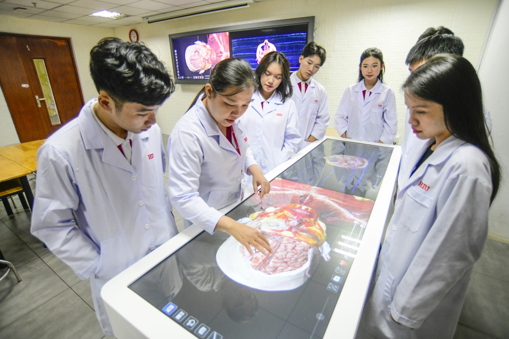 HIU công bố ngưỡng bảo đảm chất lượng đầu vào nhóm ngành sức khỏe 2025 - 2 HIU công bố ngưỡng bảo đảm chất lượng đầu vào nhóm ngành sức khỏe 2025 - 2