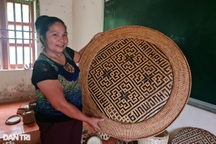 Bà con bản Diềm đưa "hàng" sang trời Âu kiếm hàng trăm triệu đồng mỗi tháng