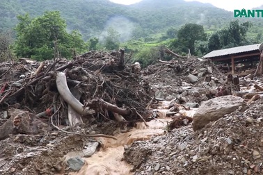 Bản nghèo xơ xác sau 2 trận lũ quét trong 7 ngày