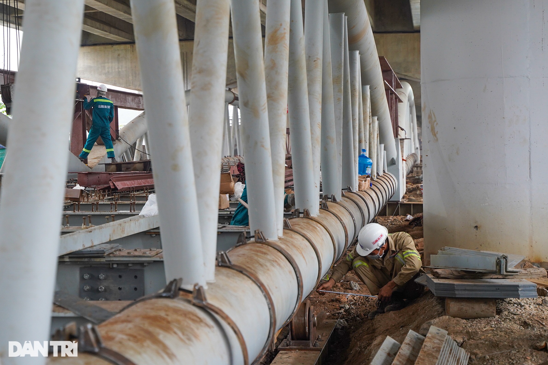 Độc đáo cây cầu vòm sắt nằm lọt thỏm dưới gầm đường Vành đai 3 ở Hà Nội - 4