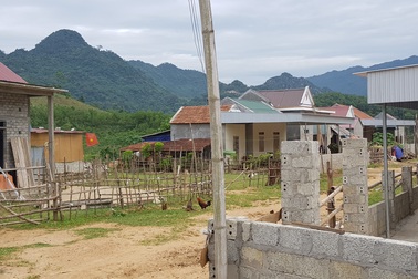 Người dân "lay lắt" sống tại khu di dân tái định cư thiếu thốn đủ đường!