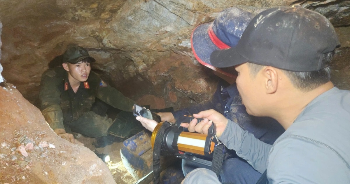 Những căn hầm như địa đạo giữa rừng mới bị cảnh sát đột kích