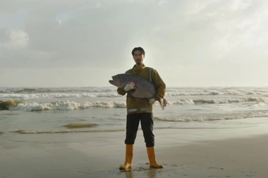 Mang tiền về cho mẹ: Hiểu thế nào cho đúng?