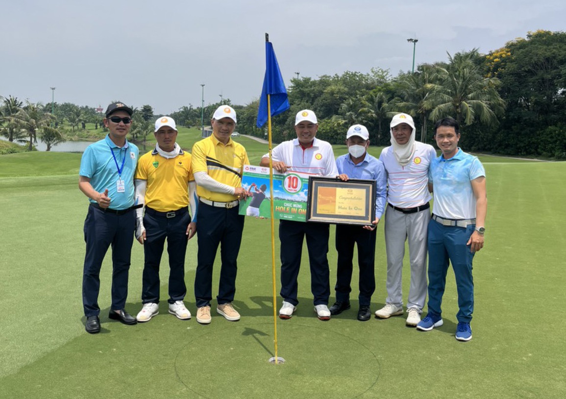 Golfer thắng cú Hole in One có giá trị 16 tỷ đồng tại giải đấu đặc biệt - 1 Golfer thắng cú Hole in One có giá trị 16 tỷ đồng tại giải đấu đặc biệt - 1