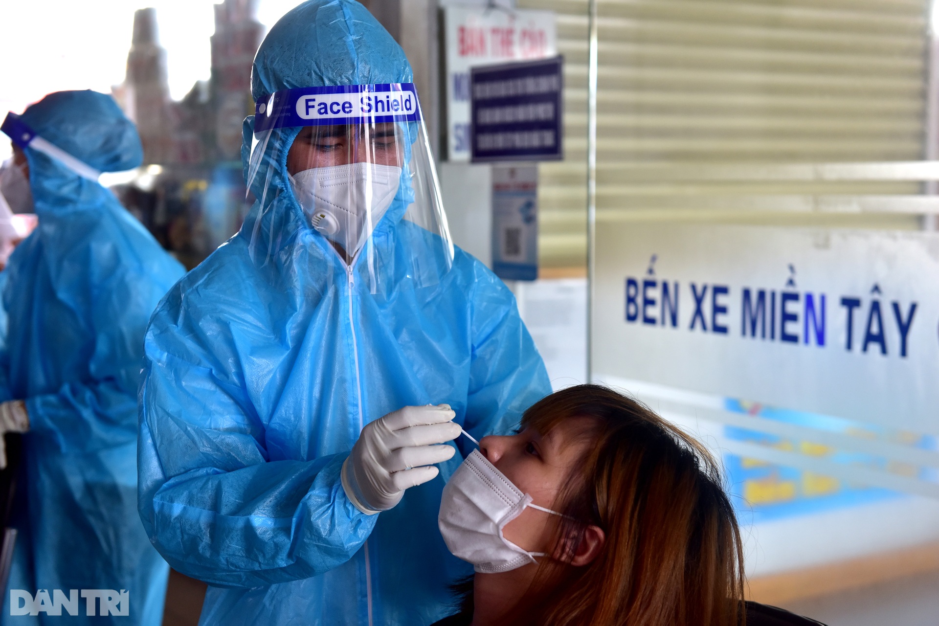 Bố thất nghiệp dẫn 3 con nhỏ lên chuyến xe miễn phí từ TPHCM về Kiên Giang - 11 Bố thất nghiệp dẫn 3 con nhỏ lên chuyến xe miễn phí từ TPHCM về Kiên Giang - 11