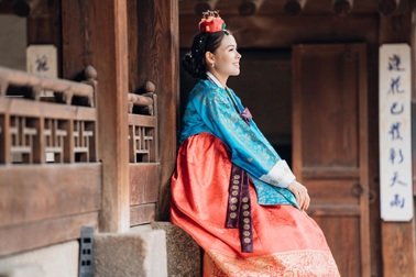 Nguyễn Thị Thùy gây ấn tượng với trang phục hanbok