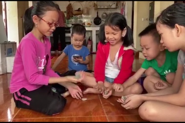 3 chị em Khánh Chi (Quảng Ninh) tuyên truyền rửa tay đúng cách