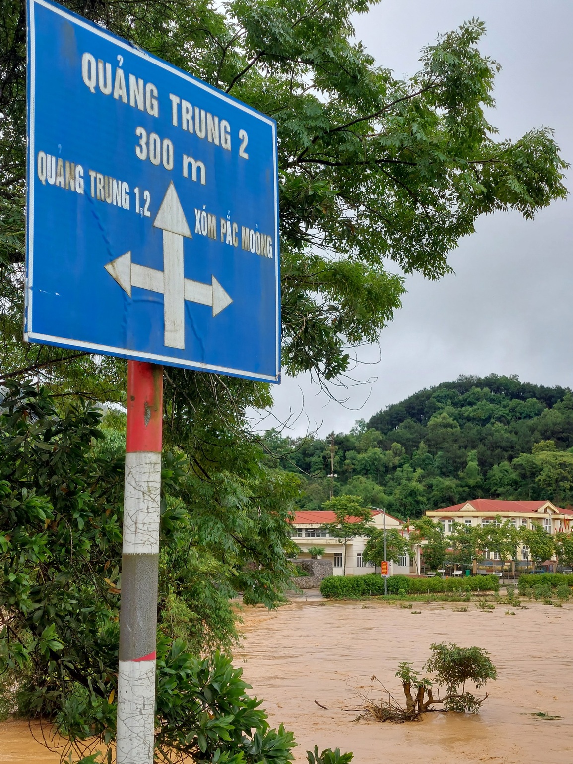 Lạng Sơn đường ngập như sông, một người thiệt mạng vì mưa lớn - 4 Lạng Sơn đường ngập như sông, một người thiệt mạng vì mưa lớn - 4