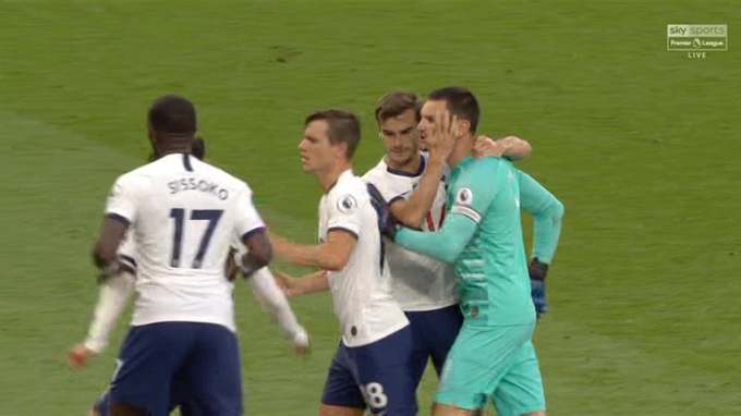 Đội trưởng Tottenham 'nổi đóa', gây hấn Son Heung-min