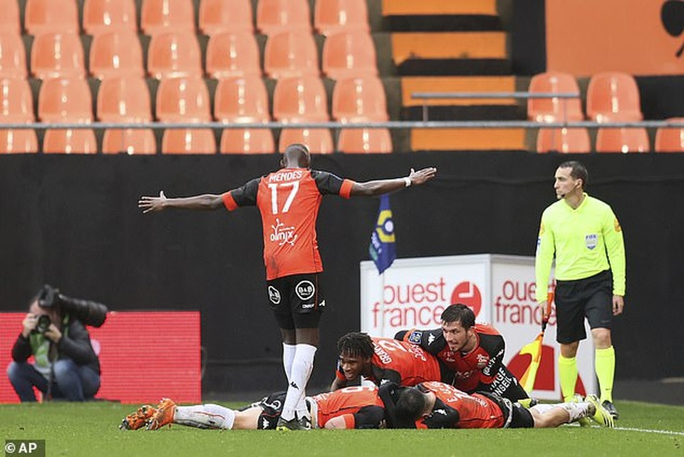 Neymar lập cú đúp, PSG vẫn thua sốc đội gần bét bảng Lorient - 1 Neymar lập cú đúp, PSG vẫn thua sốc đội gần bét bảng Lorient - 1