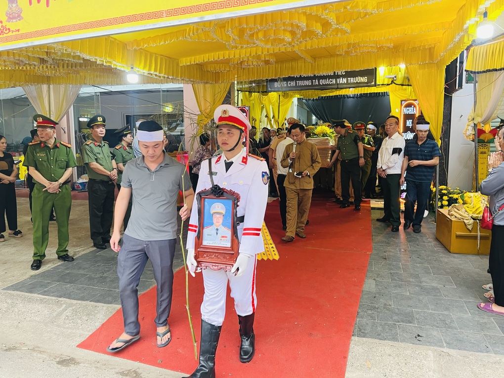 Trung tá CSGT bị người vi phạm tông hơn một năm trước đã qua đời - 2 Trung tá CSGT bị người vi phạm tông hơn một năm trước đã qua đời - 2