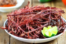 Khô mực, trâu gác bếp, gà ta… “hốt bạc” mùa World Cup 2018