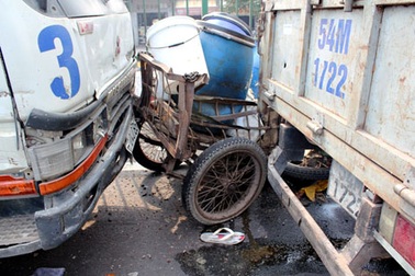 Xe tải mất phanh gây tai nạn liên hoàn, 1 người nguy kịch