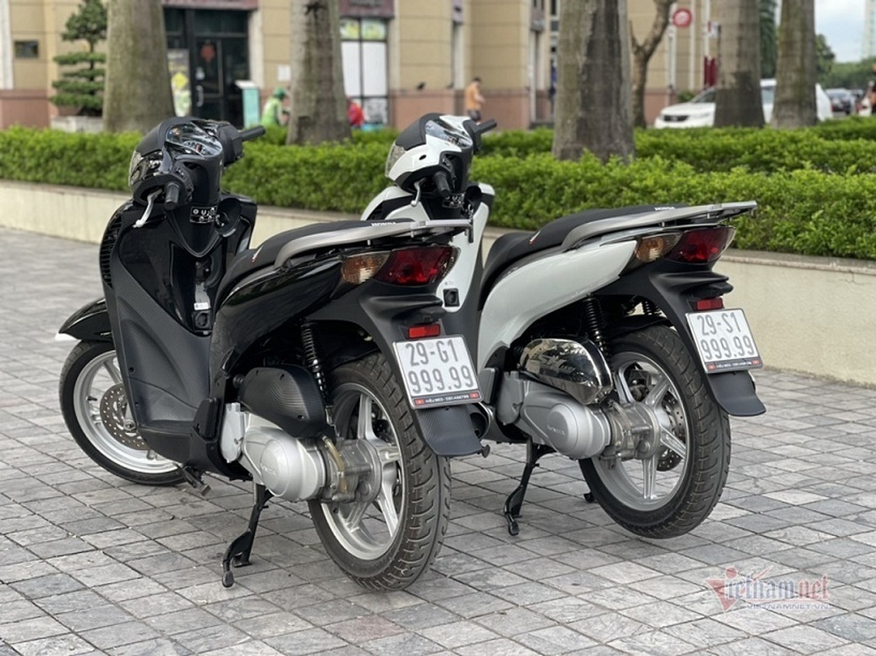 Cặp đôi Honda SH biển ngũ 9 được hét giá hơn 2 tỷ đồng tại Hà Nội - 3 Cặp đôi Honda SH biển ngũ 9 được hét giá hơn 2 tỷ đồng tại Hà Nội - 3