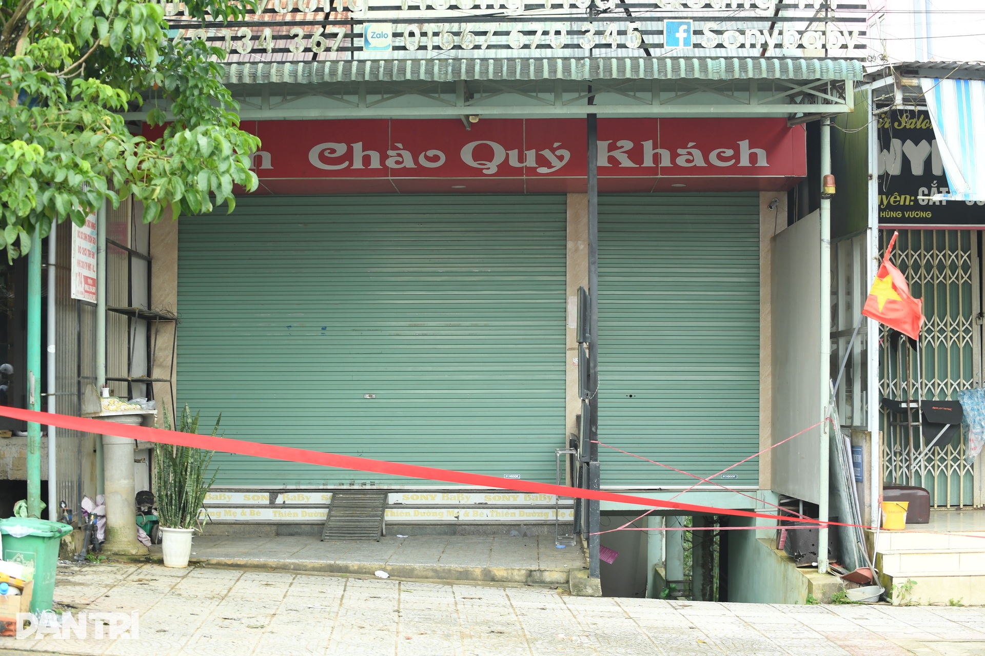 Sạt lở xé toạc nhà dân, đe dọa khách sạn, hàng chục người tháo chạy - 9