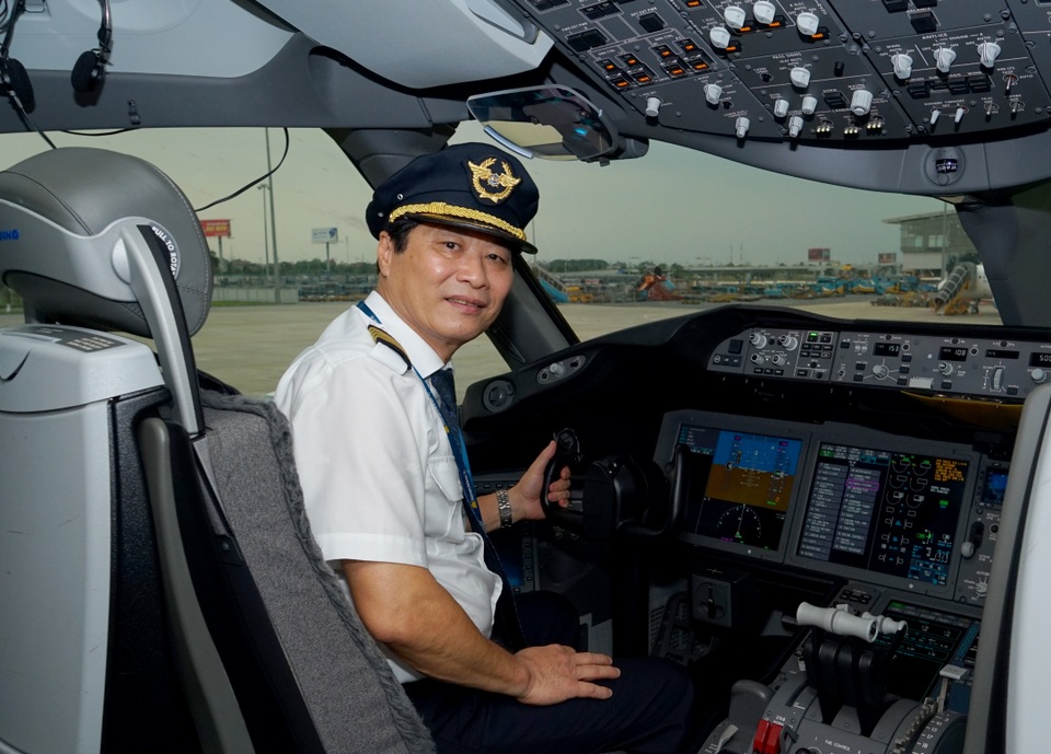 Gặp người phi công cơ trưởng tài ba sau chuyến bay rời bầu trời - 1 Gặp người phi công cơ trưởng tài ba sau chuyến bay rời bầu trời - 1