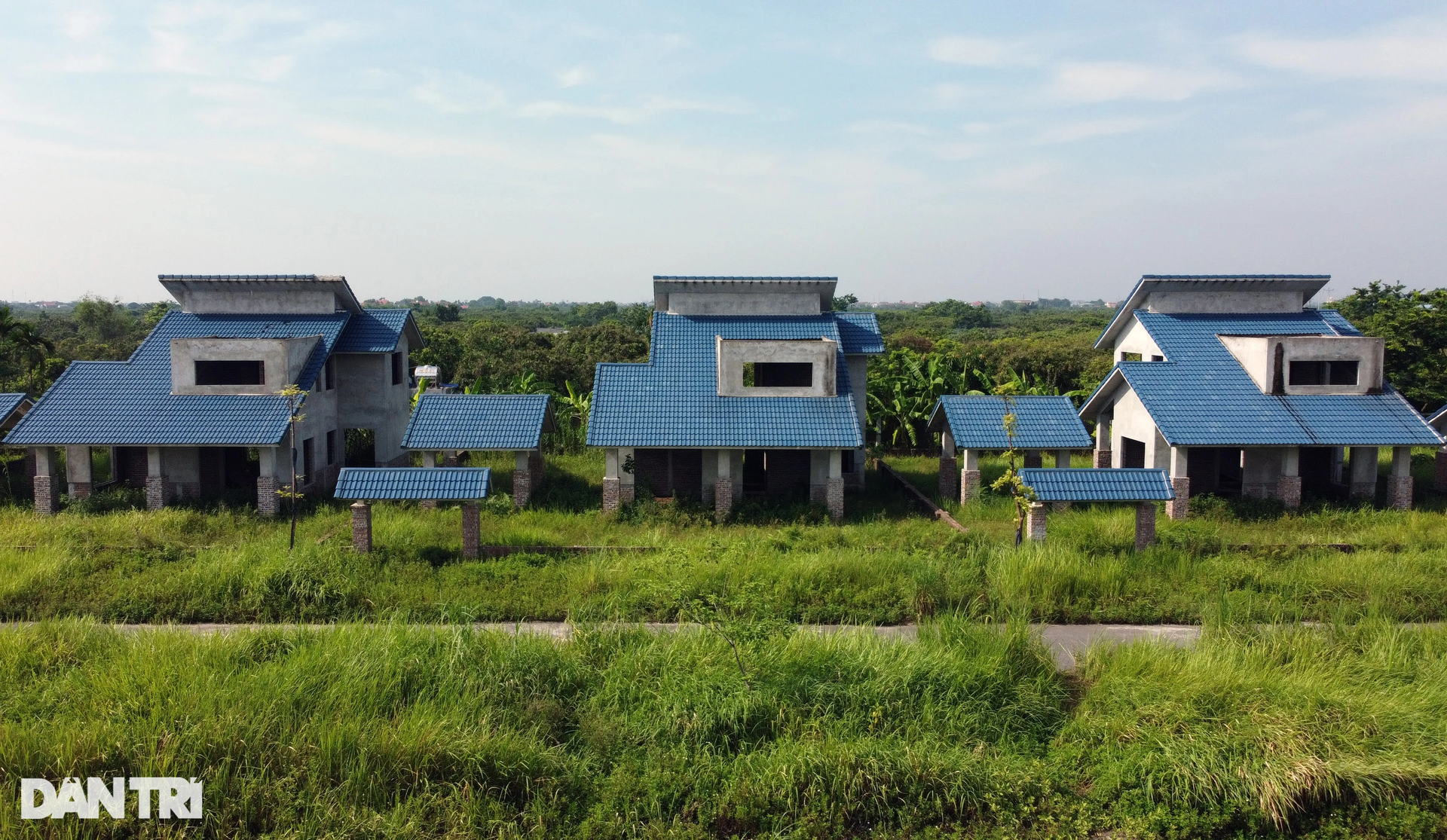 La liệt biệt thự bỏ hoang trong đô thị đầm Dạ Trạch ở Hưng Yên - 6 La liệt biệt thự bỏ hoang trong đô thị đầm Dạ Trạch ở Hưng Yên - 6