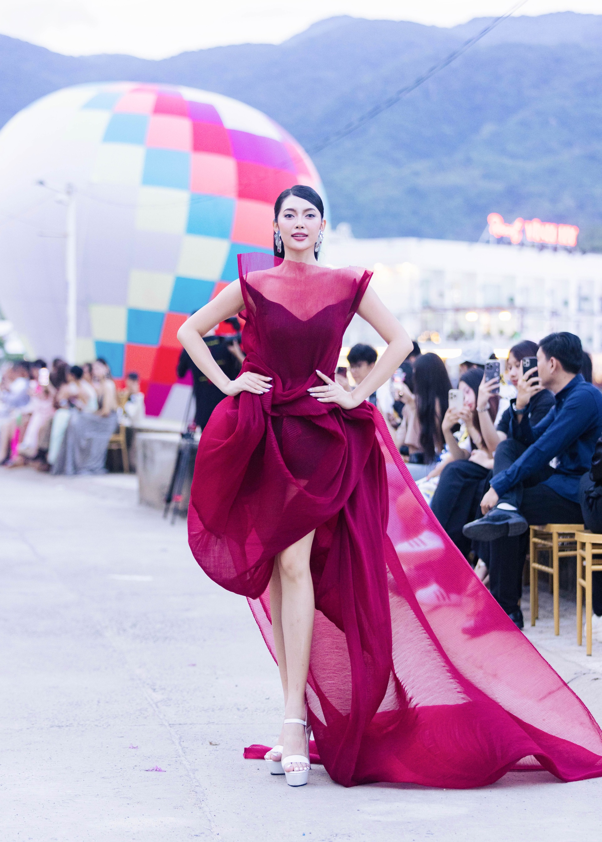 Hoa hậu Ngọc Châu lấy lại vóc dáng, xuất hiện rạng rỡ giữa dàn người đẹp - 2