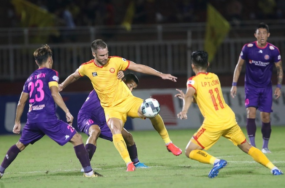Chủ tịch VPF: “Không thể vì một đội mà làm sụp đổ nền bóng đá” - 1 Chủ tịch VPF: “Không thể vì một đội mà làm sụp đổ nền bóng đá” - 1