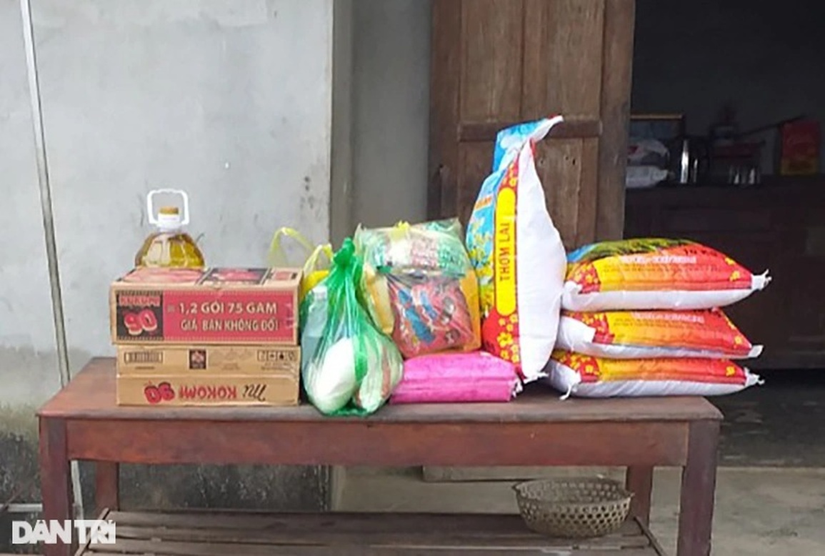 Được mọi người giúp đỡ, Tết này mẹ con em sướng nhất rồi - 3 Được mọi người giúp đỡ, Tết này mẹ con em sướng nhất rồi - 3