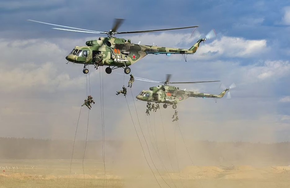 Dàn vũ khí Nga khạc lửa trong cuộc tập trận khiến NATO nóng mặt - 11 Dàn vũ khí Nga khạc lửa trong cuộc tập trận khiến NATO nóng mặt - 11