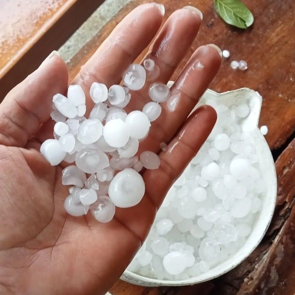 Mưa đá xuất hiện từ miền núi xuống đồng bằng ở Quảng Nam - 1