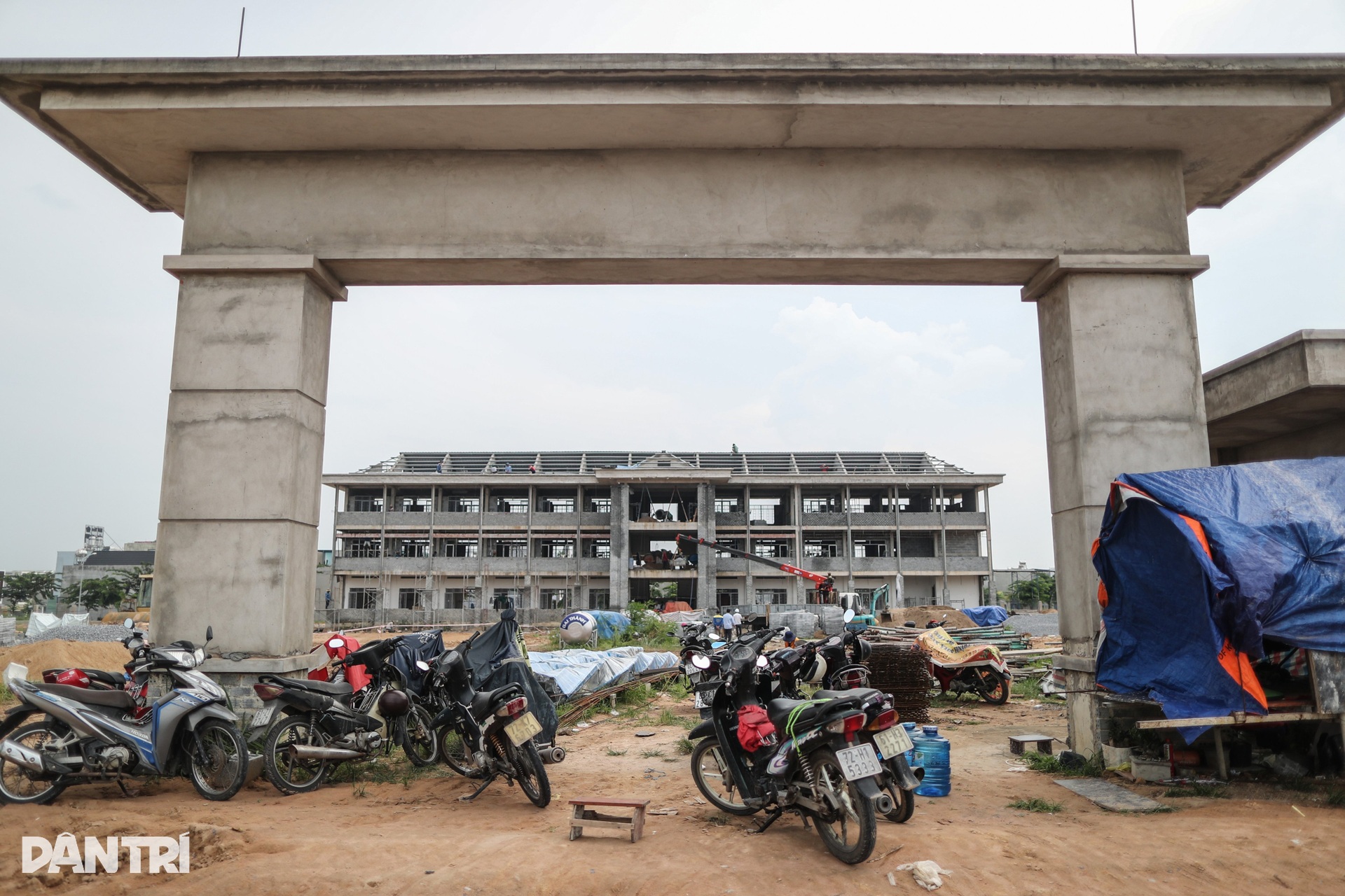 Trường học còn ngổn ngang, hàng nghìn học sinh khu tái định cư đi học ké - 7