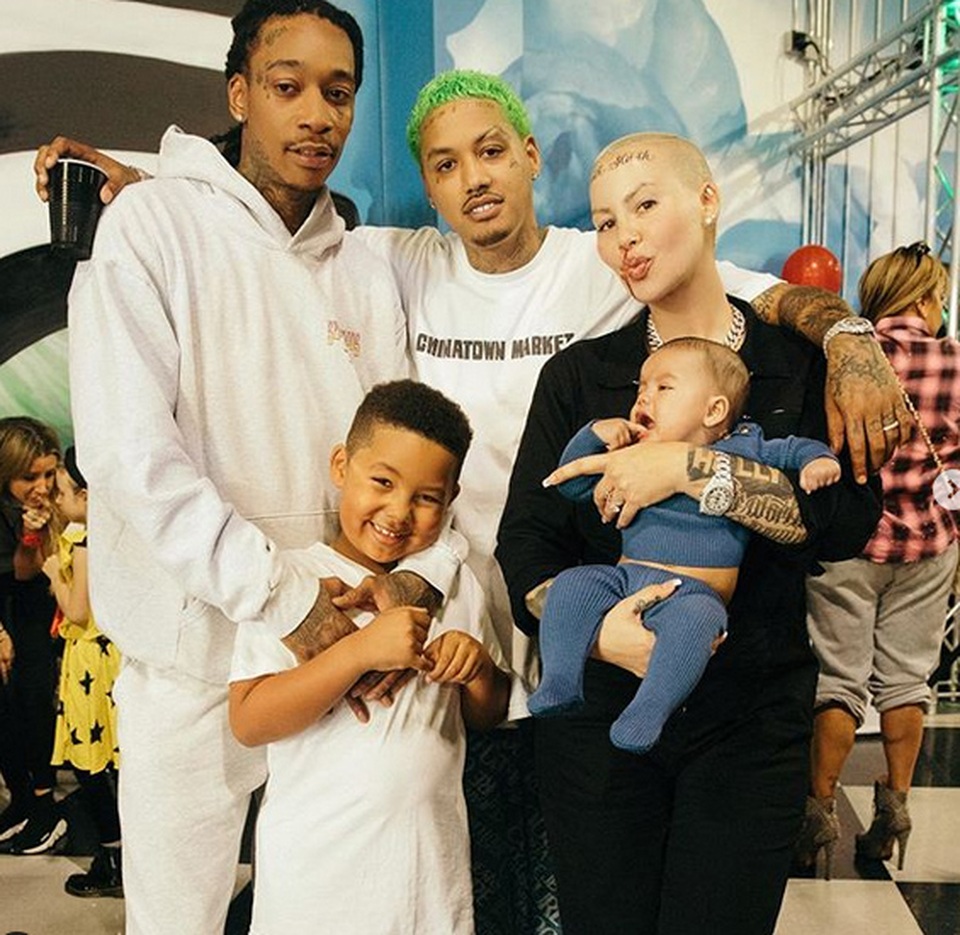Amber Rose khoe ảnh chụp cùng chồng cũ và bạn trai mới - 1 Amber Rose khoe ảnh chụp cùng chồng cũ và bạn trai mới - 1