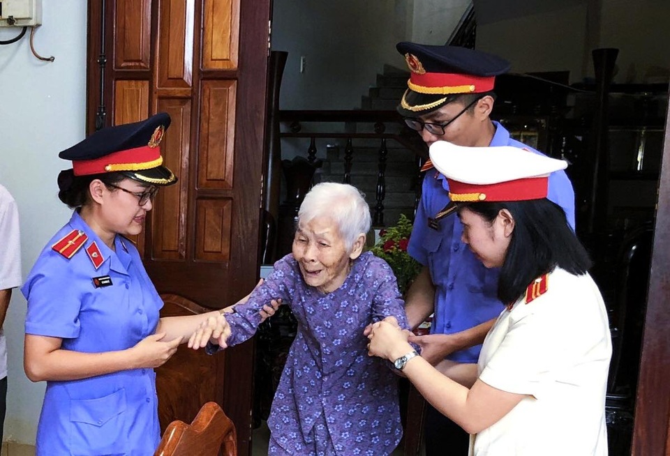 Phát động Cuộc thi ảnh “Nét đẹp cán bộ, công chức ngành Kiểm sát” - 1 Phát động Cuộc thi ảnh “Nét đẹp cán bộ, công chức ngành Kiểm sát” - 1