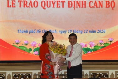 Trao quyết định phê chuẩn 2 Phó Chủ tịch UBND TPHCM