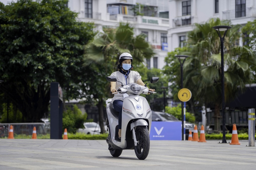 VinFast: Đăng ký lái thử xe máy điện, nhận ưu đãi tiền triệu - 5 VinFast: Đăng ký lái thử xe máy điện, nhận ưu đãi tiền triệu - 5